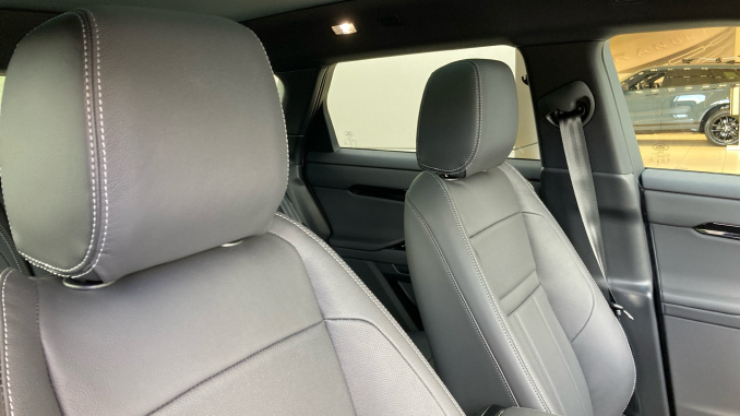 Land Rover Range Rover Evoque 1.5 P270e Hoxton Edition 5dr Auto Hatchback - Image 25